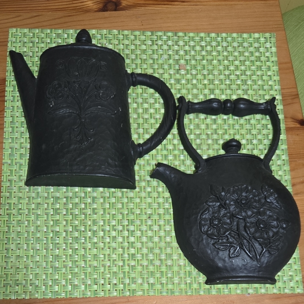 Black Floral Embossed Teapot Set
